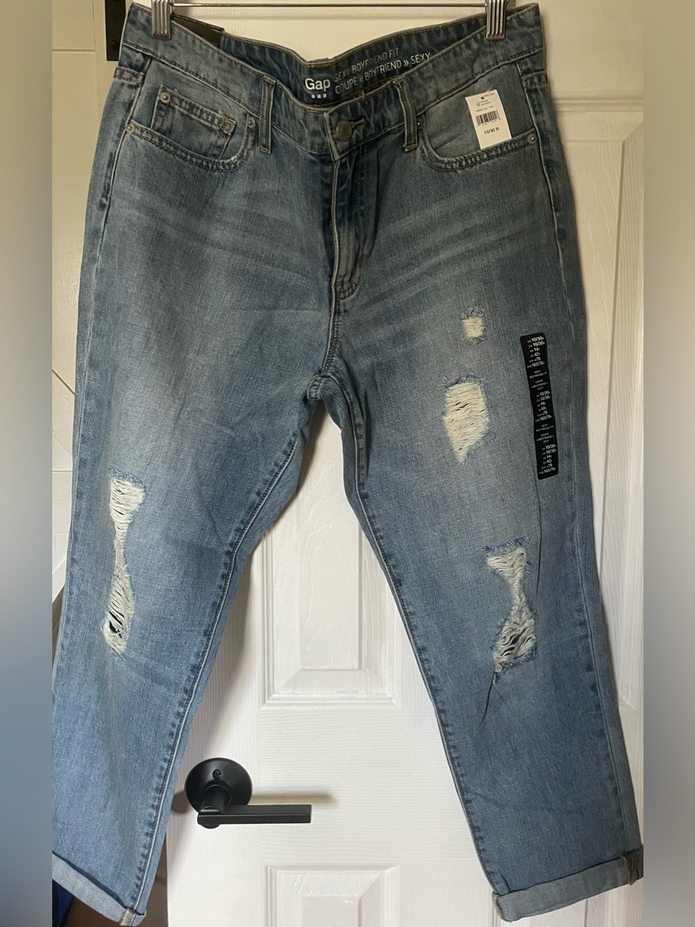 NWT- GAP Women’s Boyfriend Fit Distressed Light Blue Jeans (10/30R)